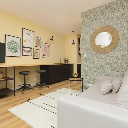 Studio With Air Conditioning By Renters