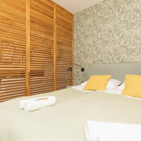 Studio With Air Conditioning By Renters